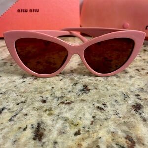 MIU MIU CAT-EYE SUNGLASSES- LIKE NEW! AUTHENTIC